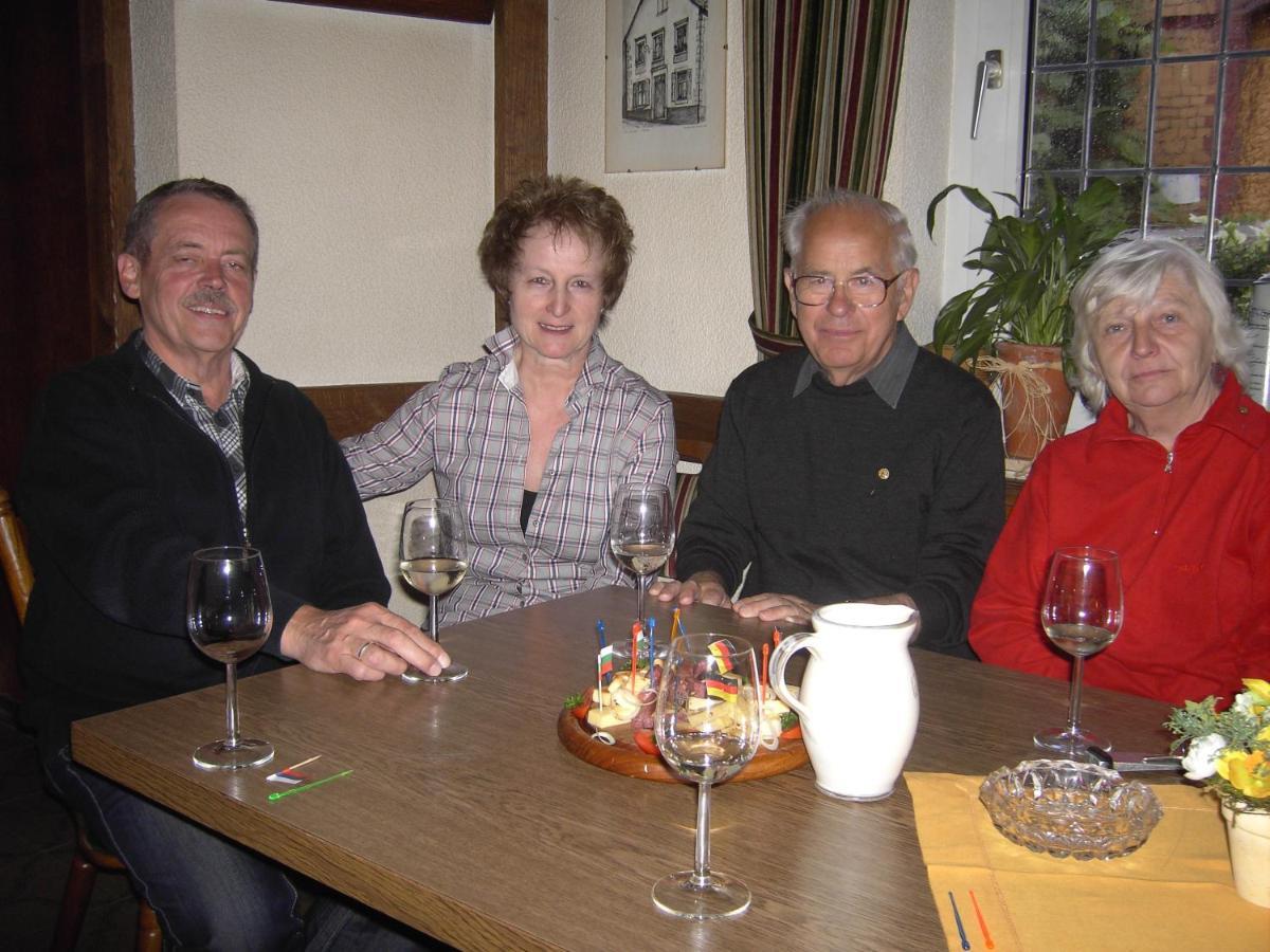 Weinstube Pension Moselblümchen Zeltingen-Rachtig Exterior foto